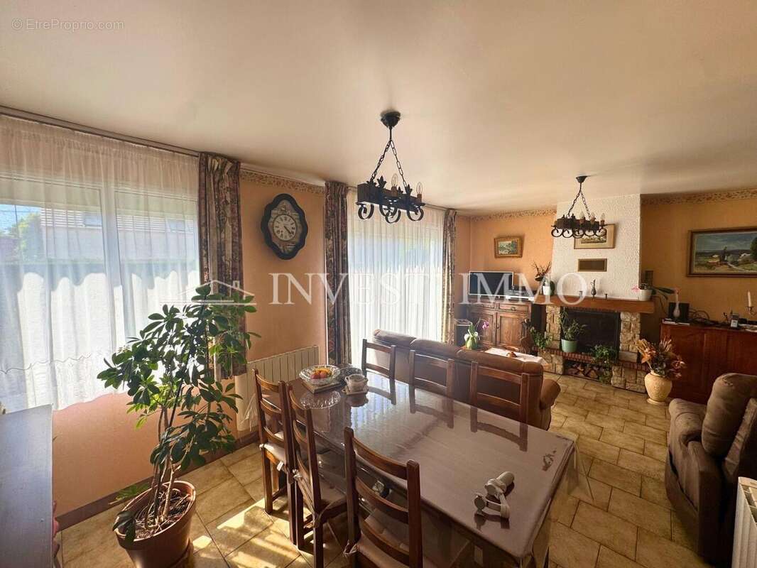 tempImage2UZFw7 - Maison à MOGNEVILLE