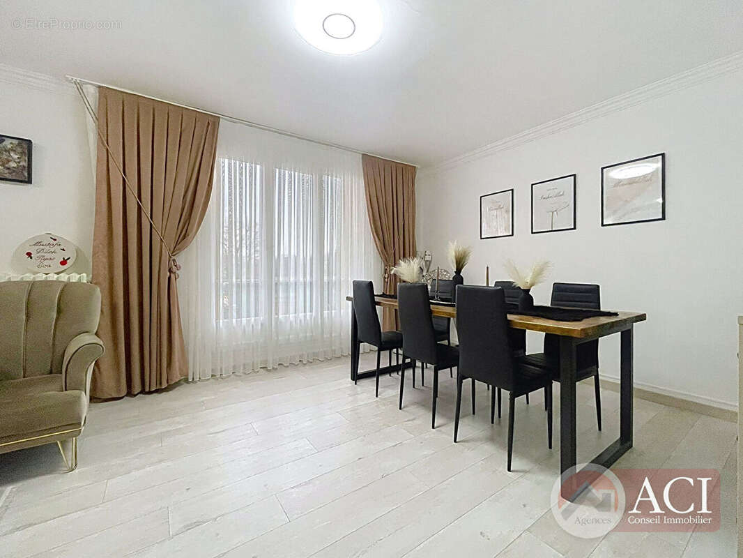 Appartement à VILLETANEUSE