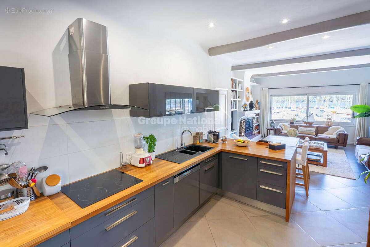 Maison à SAINT-CHAMAS