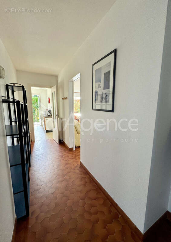 Maison plain-pied   Jardin et garage - photo 10