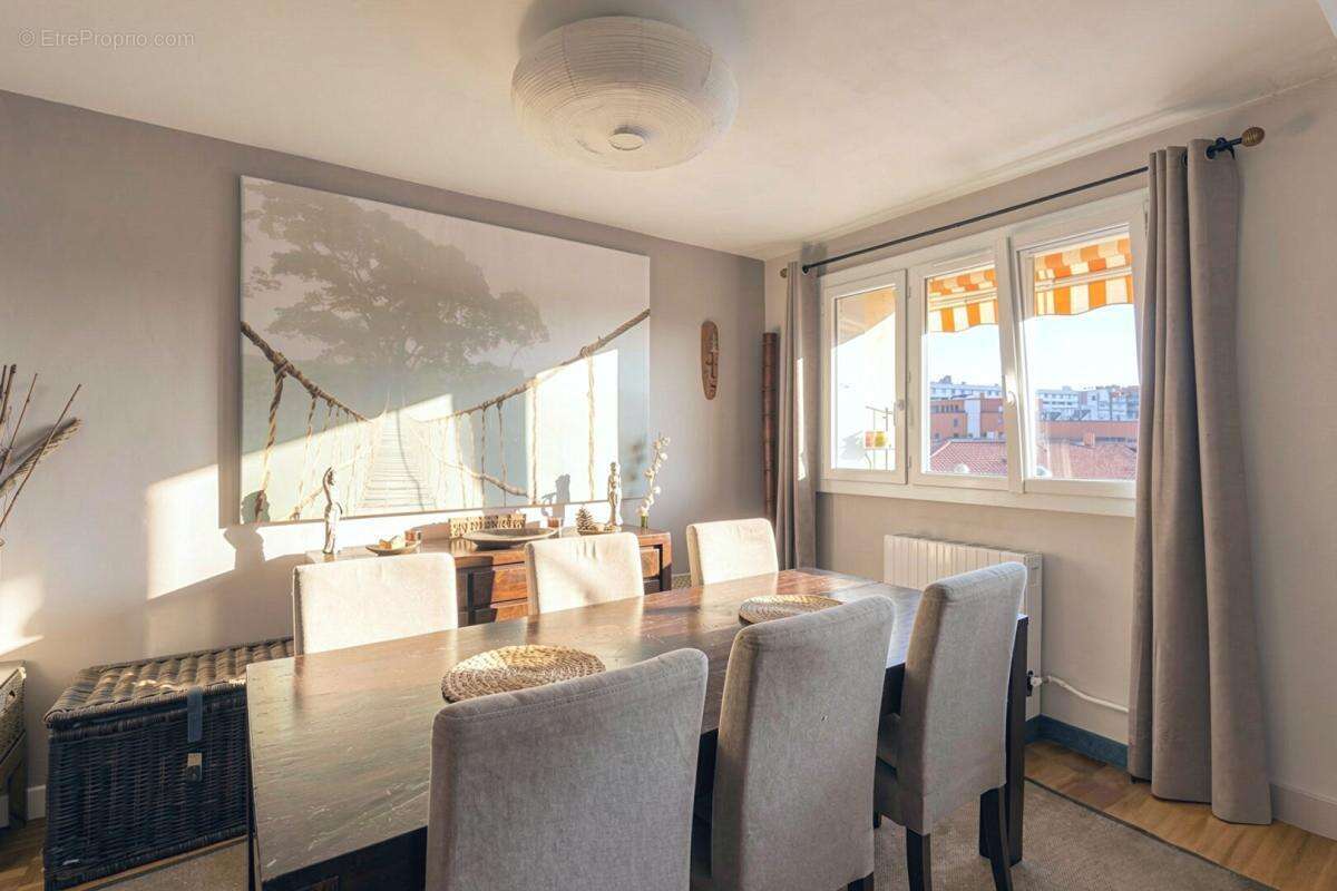 Appartement à LYON-8E