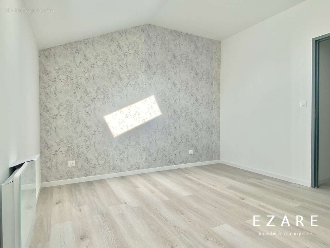 Chambre 2 - Appartement à BEAUNE