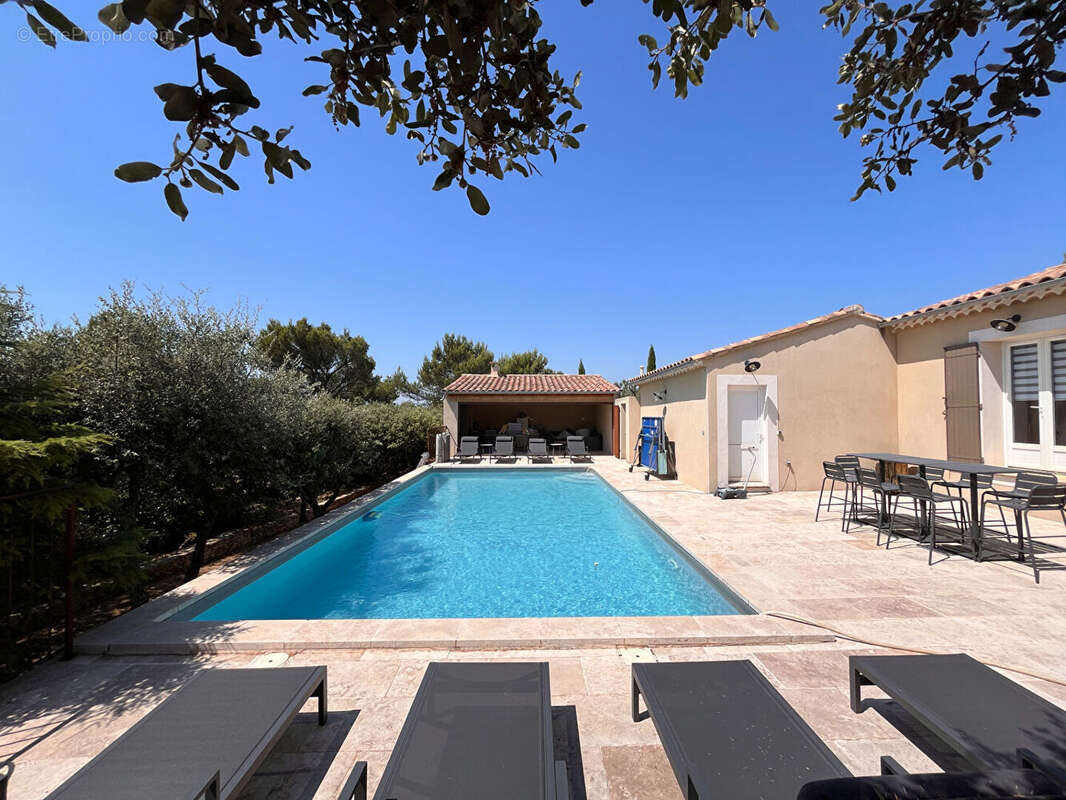 Maison Cabrieres D Avignon 7 pièce(s) 258 m2 - photo 6