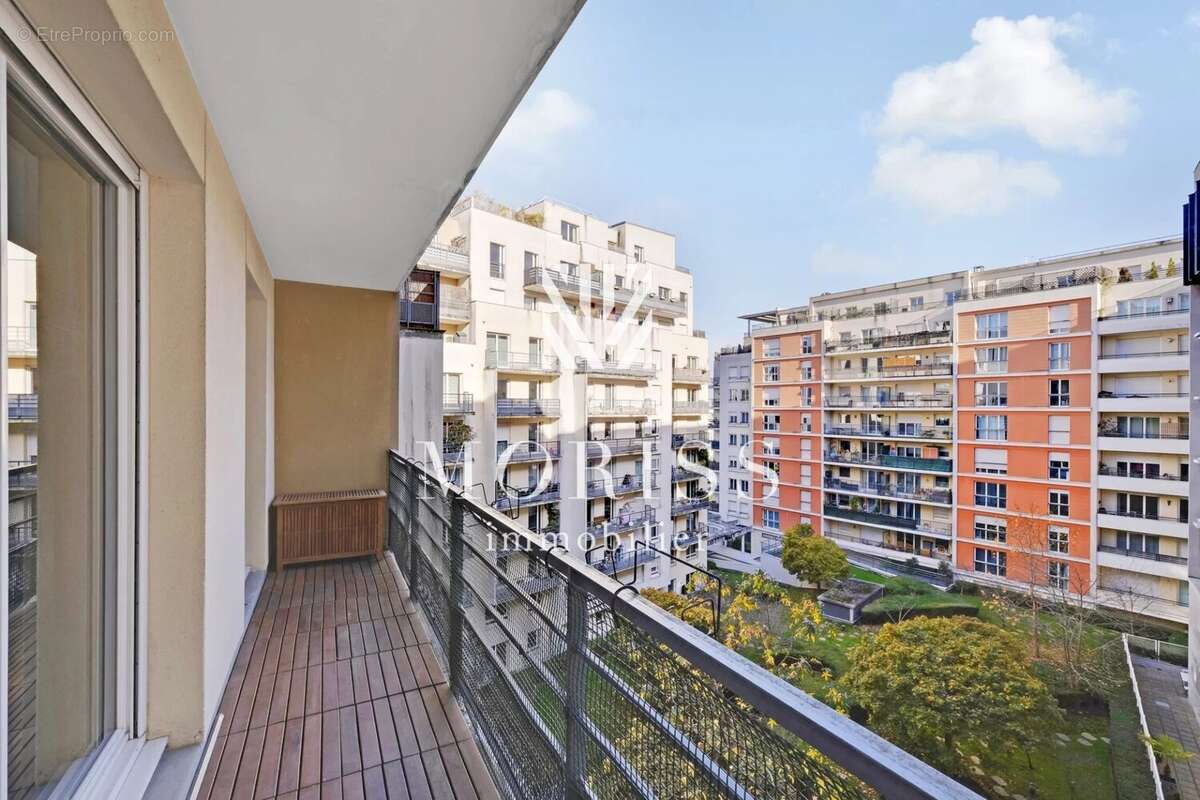 Appartement à COURBEVOIE