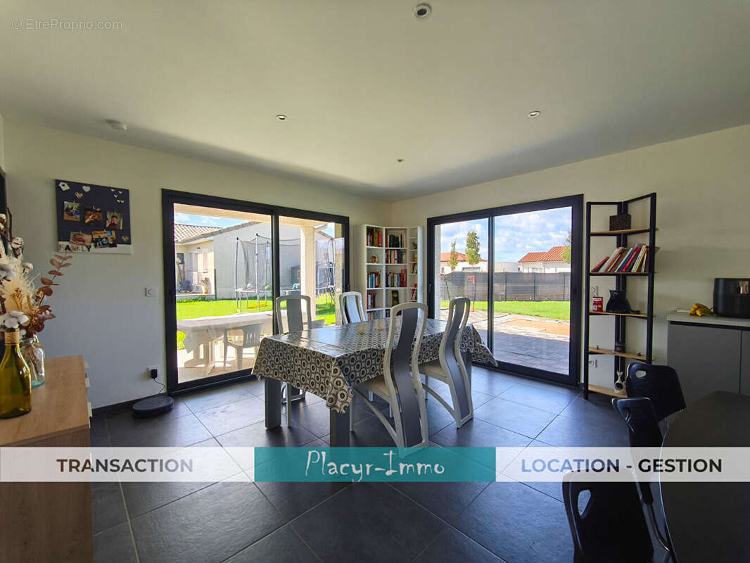 Maison à BAGE-LA-VILLE