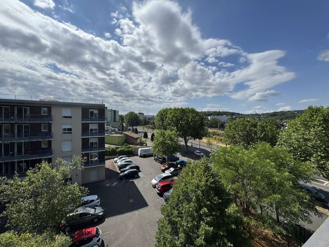 Appartement 69 m² à Saint-Priest-En-Jarez  - photo 9