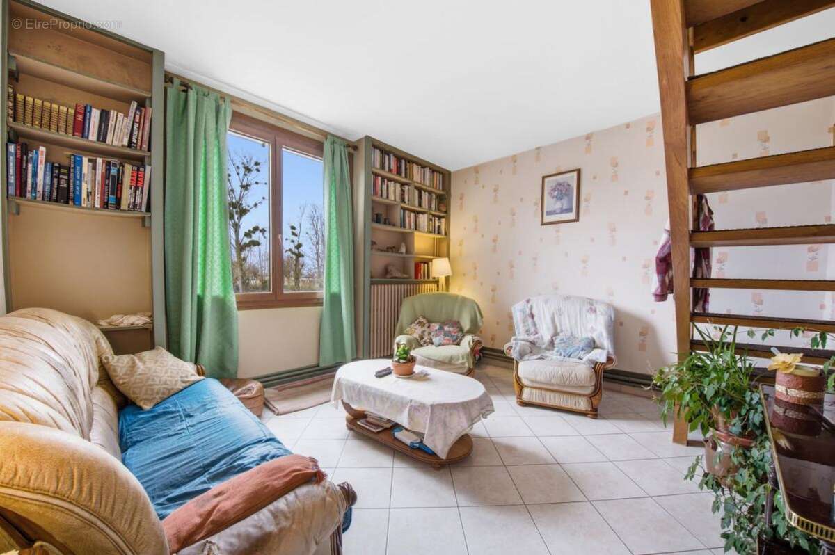 Maison à LES BORDES