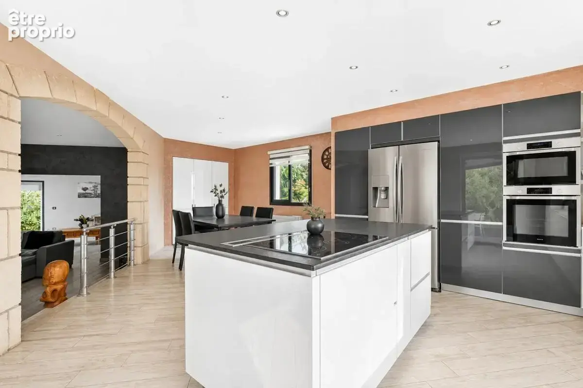 Maison de 7 pièces de 186 m² avec piscine à Saint-Victoret - photo 5