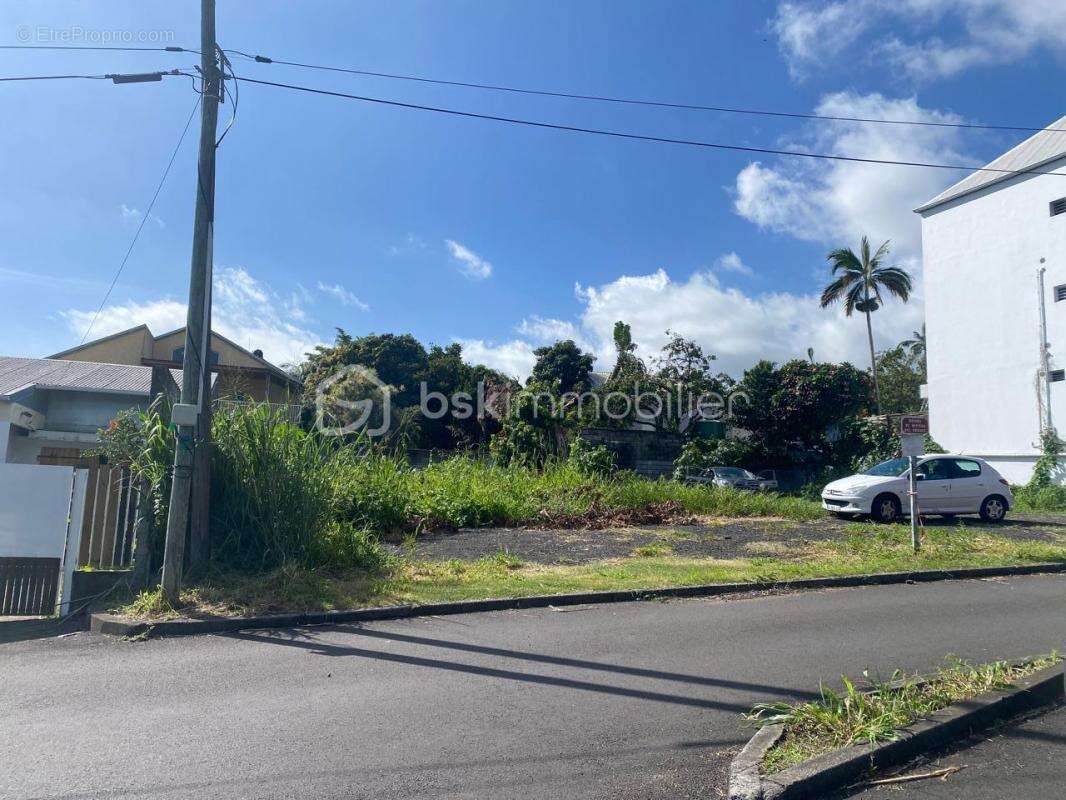 Terrain à LE TAMPON