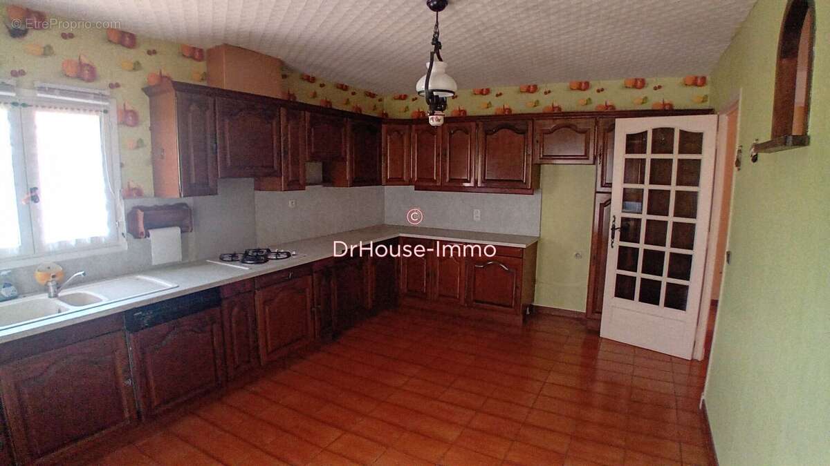 Maison 129 m² à Saint-Julien-Les-Rosiers  - photo 5