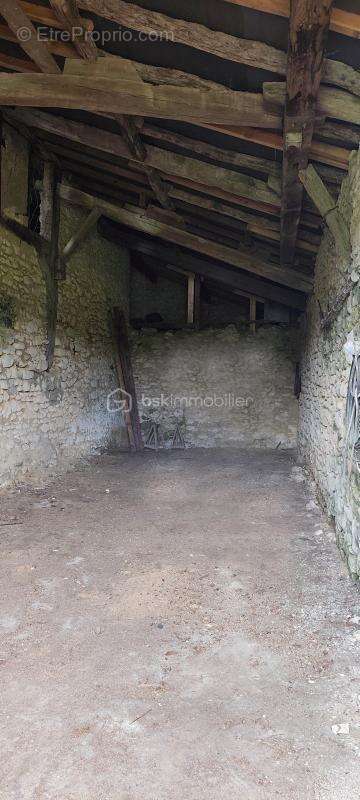 Situé à la campagne, ancien corp de ferme à rénover - photo 10