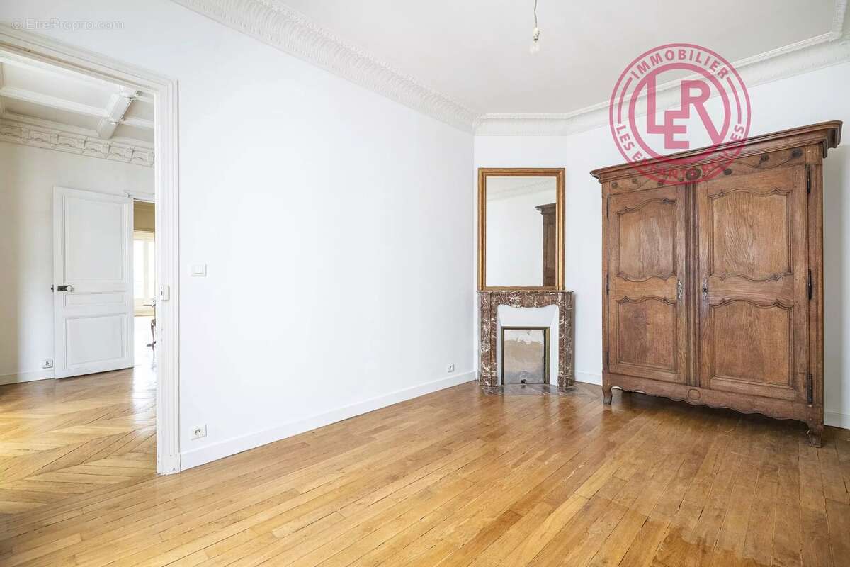 Appartement à PARIS-14E