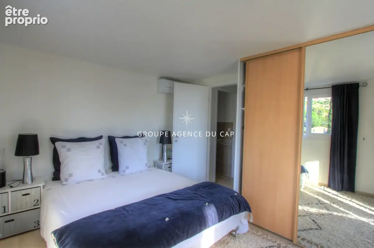 À vendre villa de 150 m² 5 pièces avec une jolie vue mer sur le golfe de saint-tropez et les collines, avec piscine et parking,  - photo 14
