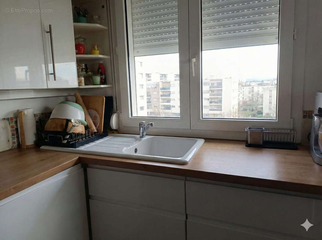 Appartement 73 m² à Saint-Priest  - photo 4