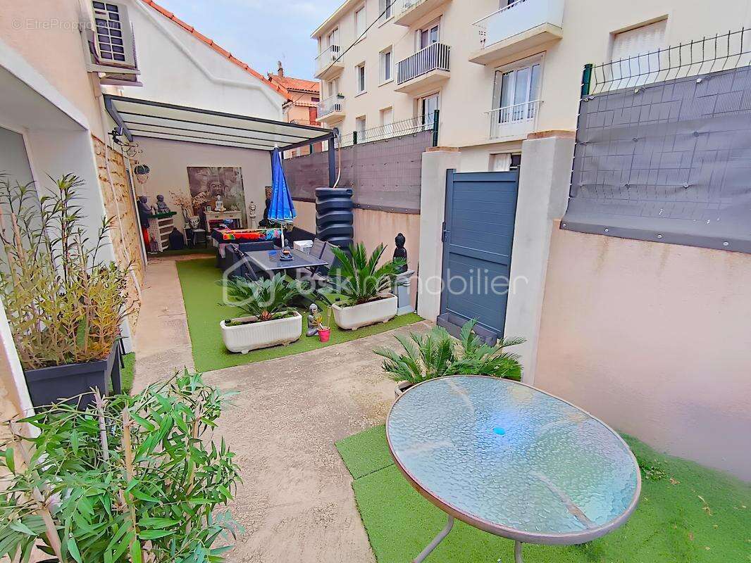 À vendre – maison familiale évolutive 130,50 m² – 4 chambres – 2 logements (t3 + t3) – jardin – terrasses – garage – toulon oues - photo 16