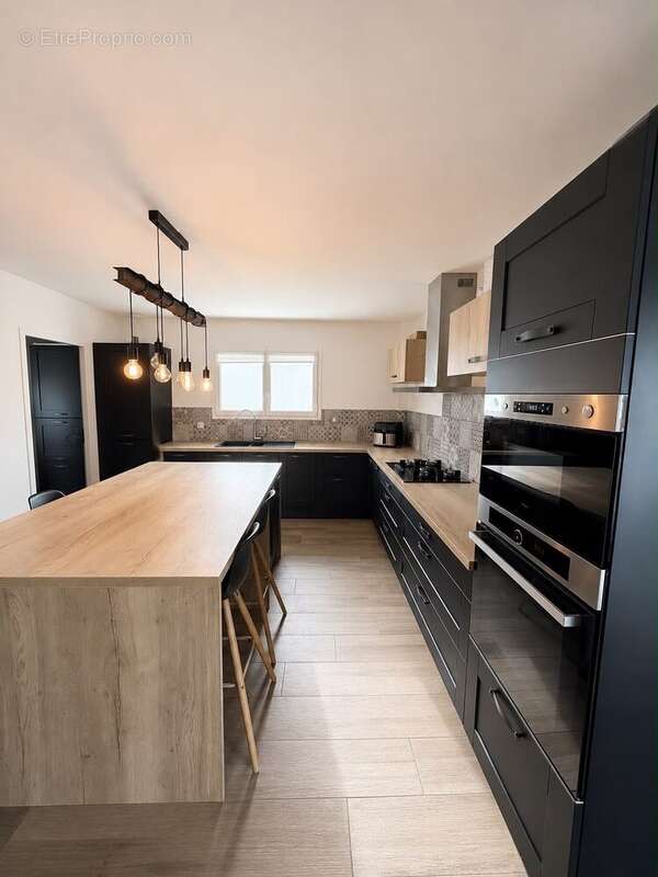 Maison 112 m² à Salles  - photo 5