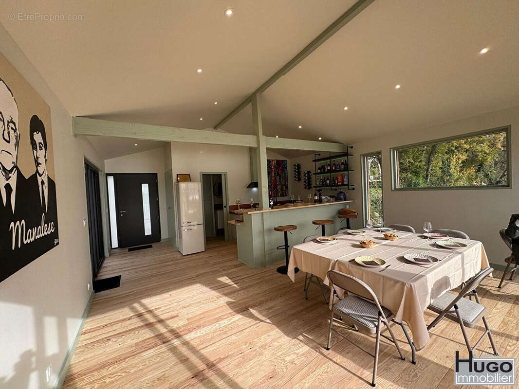 Appartement à CAMBES