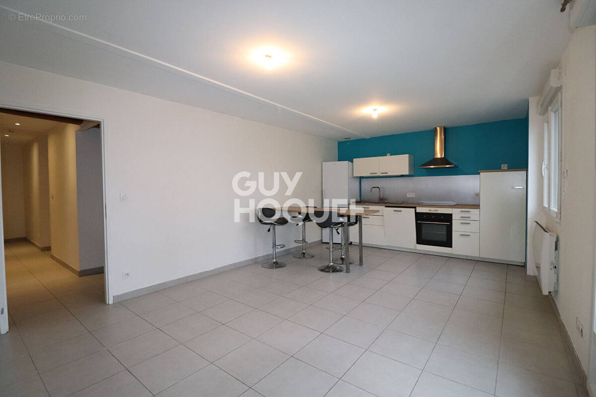 Maison à SAINT-LAURENT-DE-MURE