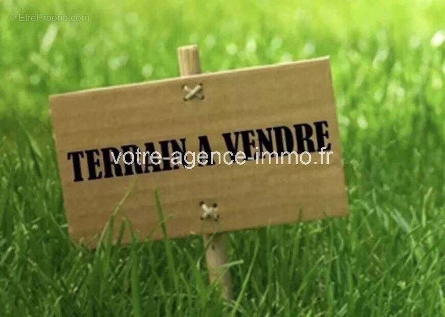 Terrain à TOURRETTE-LEVENS