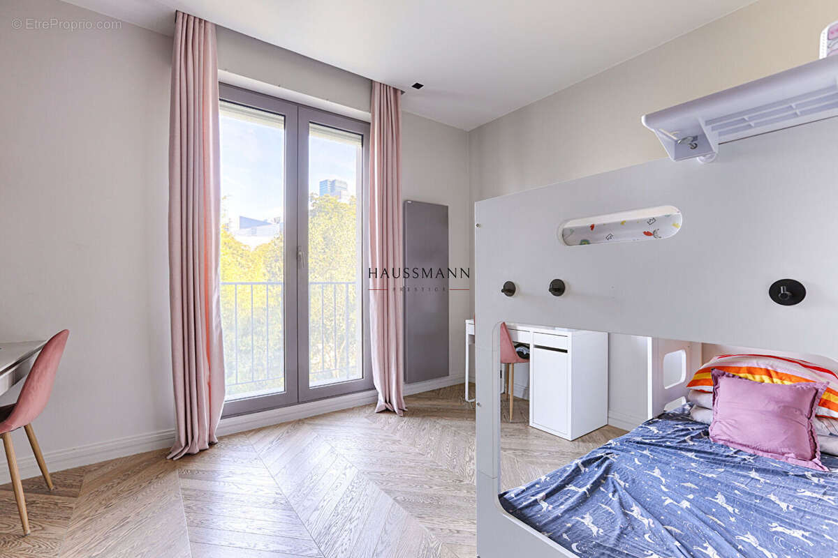 Appartement à NEUILLY-SUR-SEINE