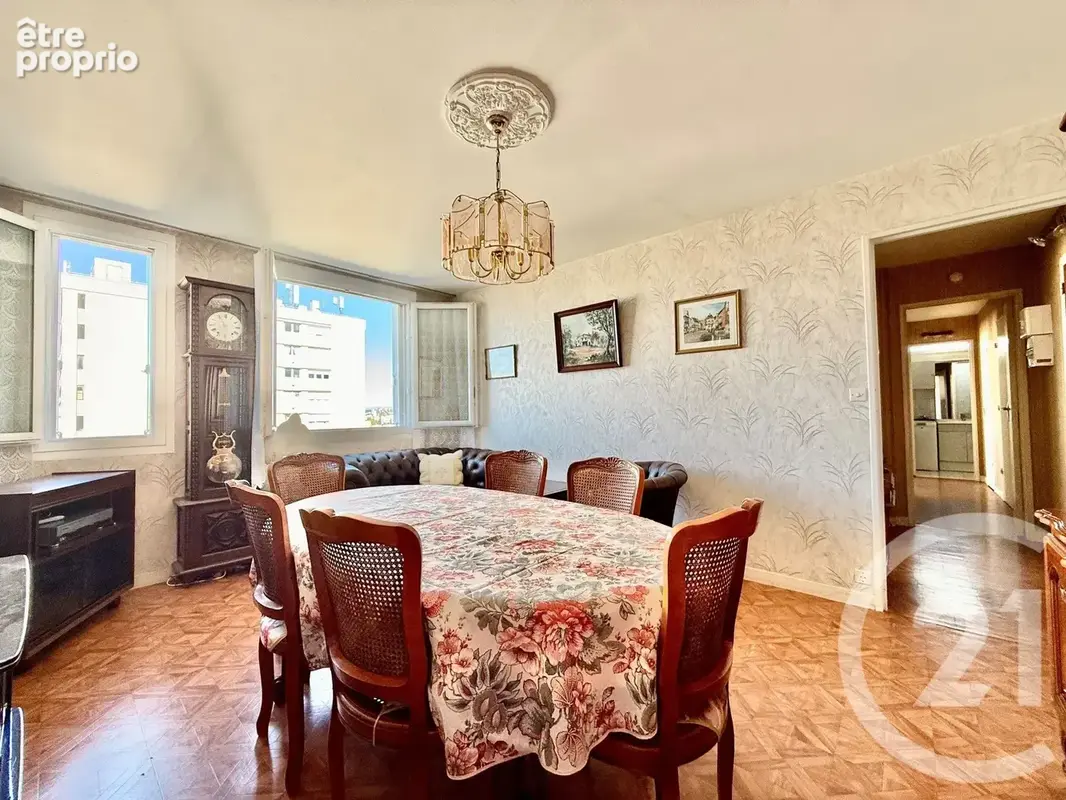 Appartement 3 pièces 57 m² à vendre à Clichy (92110) - photo 2
