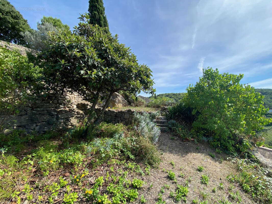 Maison à LA ROQUE-SUR-PERNES