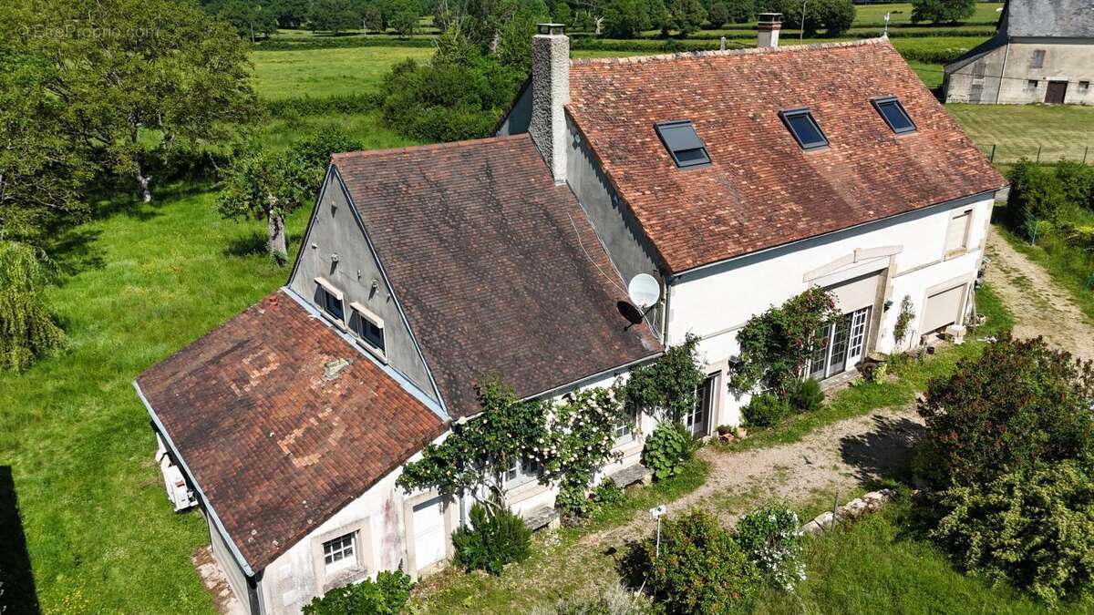 Maison 267 m² à Crux-La-Ville  - photo 3