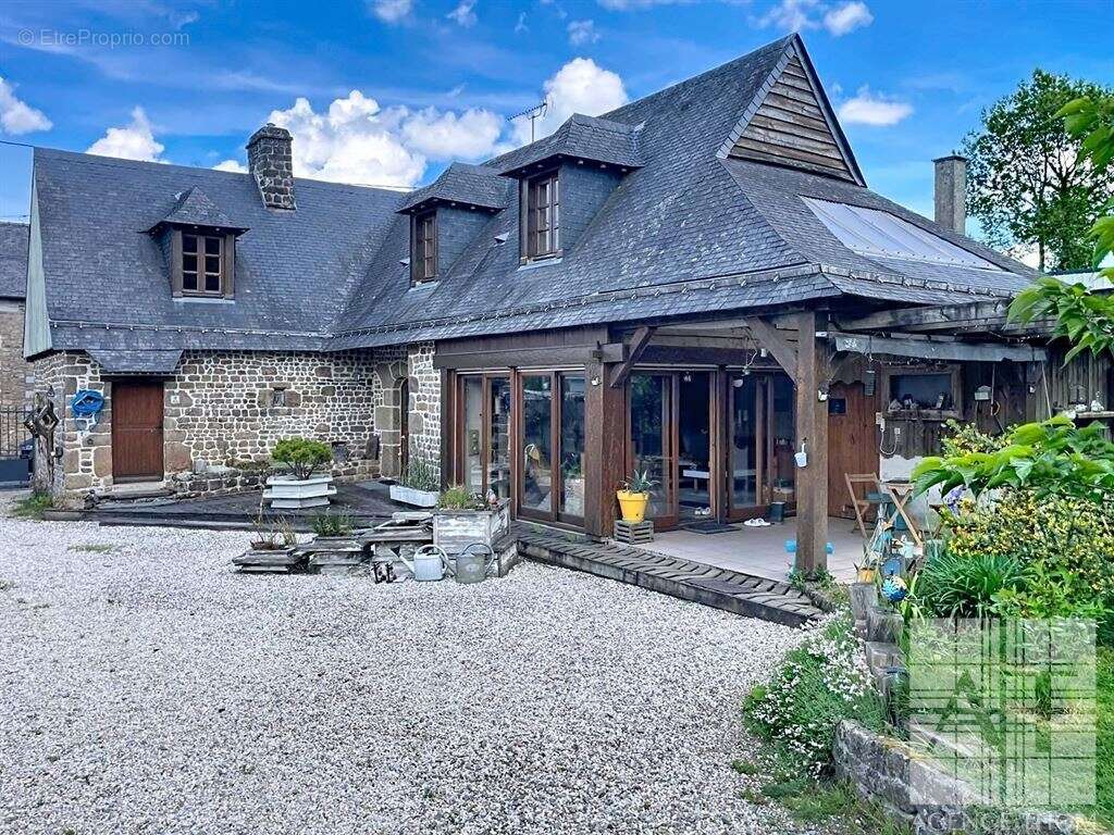 Propriété de charme en pierres avec dépendances et terrain en bordure de ruisseau - photo 13