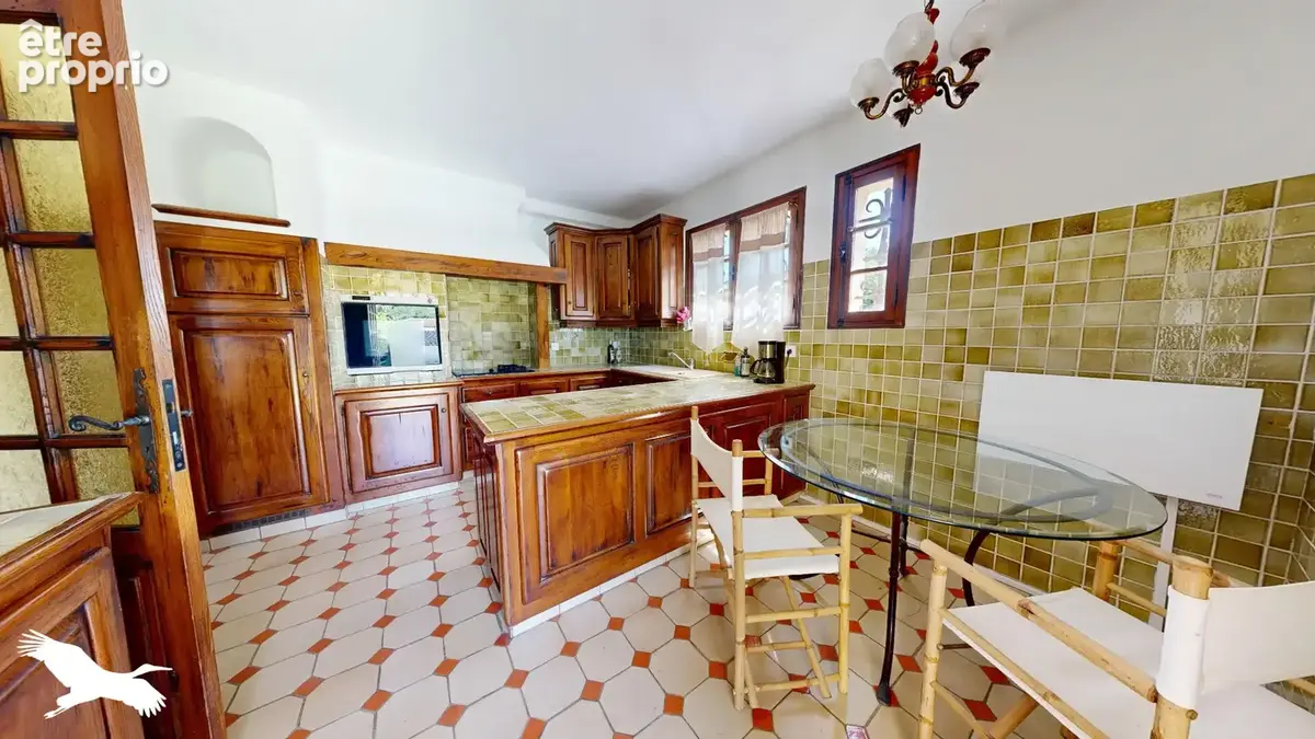 A vendre -  Allauch - Villa  7 pièces195 m2 avec jardin et piscine - dépendance - stationnement - secteur La Ribassière - 13190  - photo 9