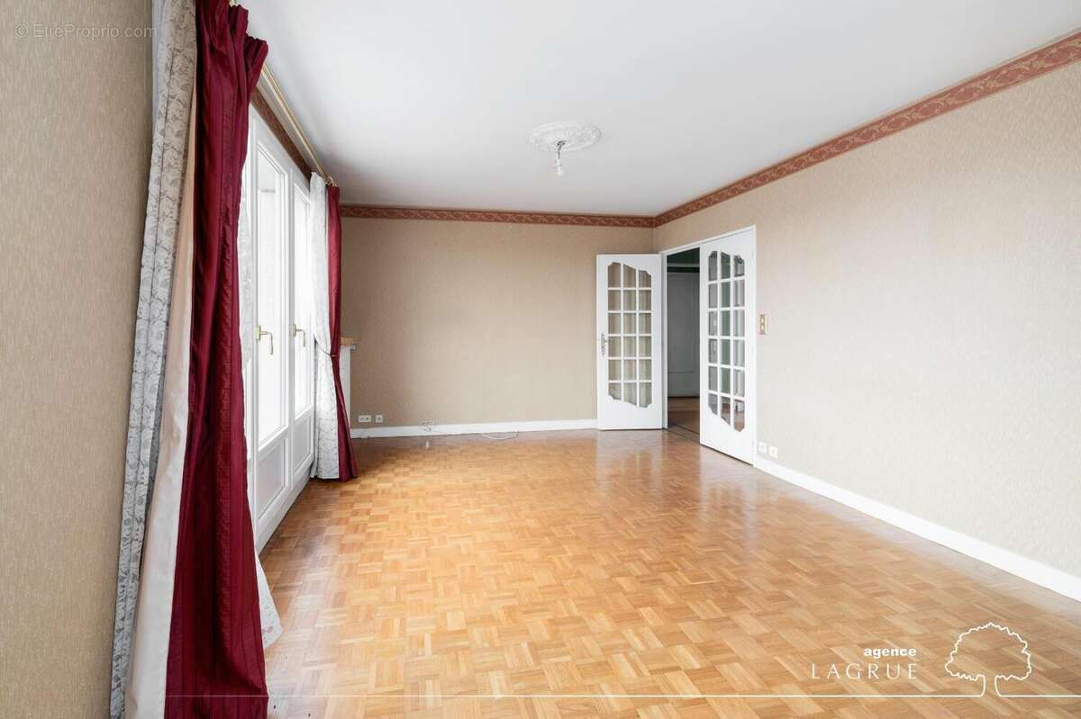   - Appartement à NEUVY