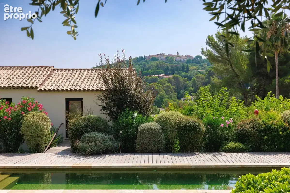 MOUGINS - Élegante bastide renovée de 1887  – Quartier résidentiel au calme à proximité des commerces - photo 3