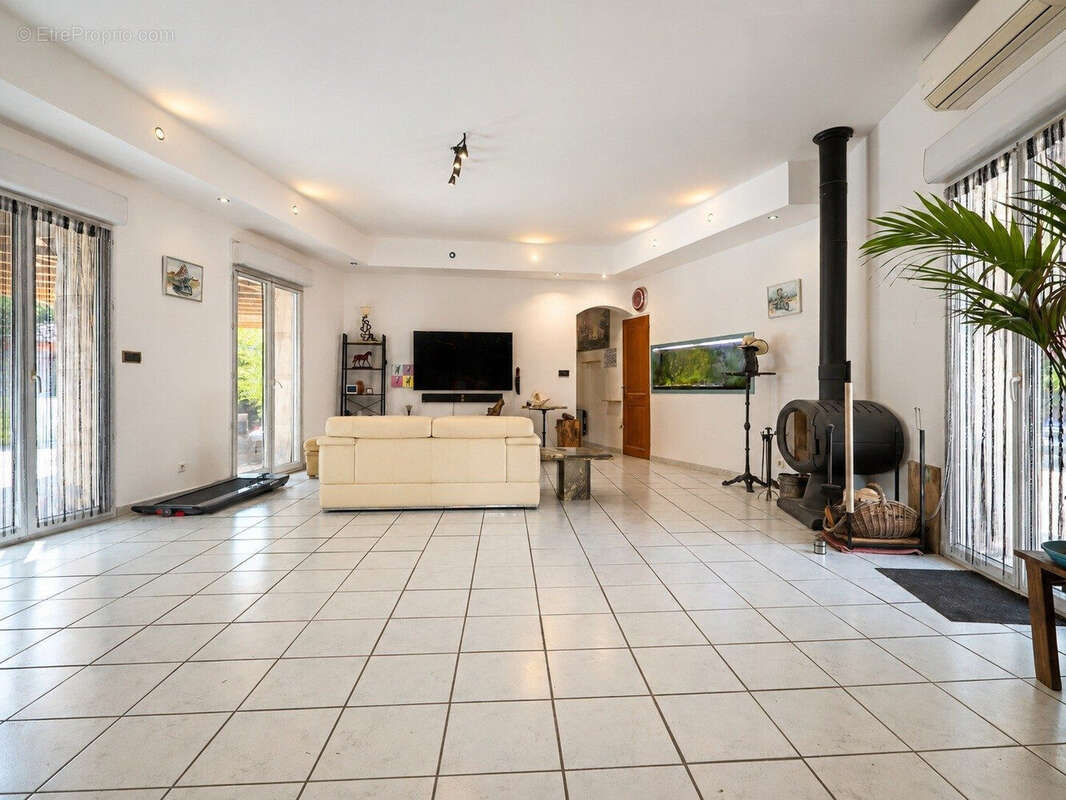 Maison 190 m² à La Roquebrussanne  - photo 5