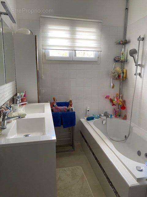 Villa de 229m2 habitable avec appartement independant en parfait etat avec jardin et piscine chauffee - photo 17