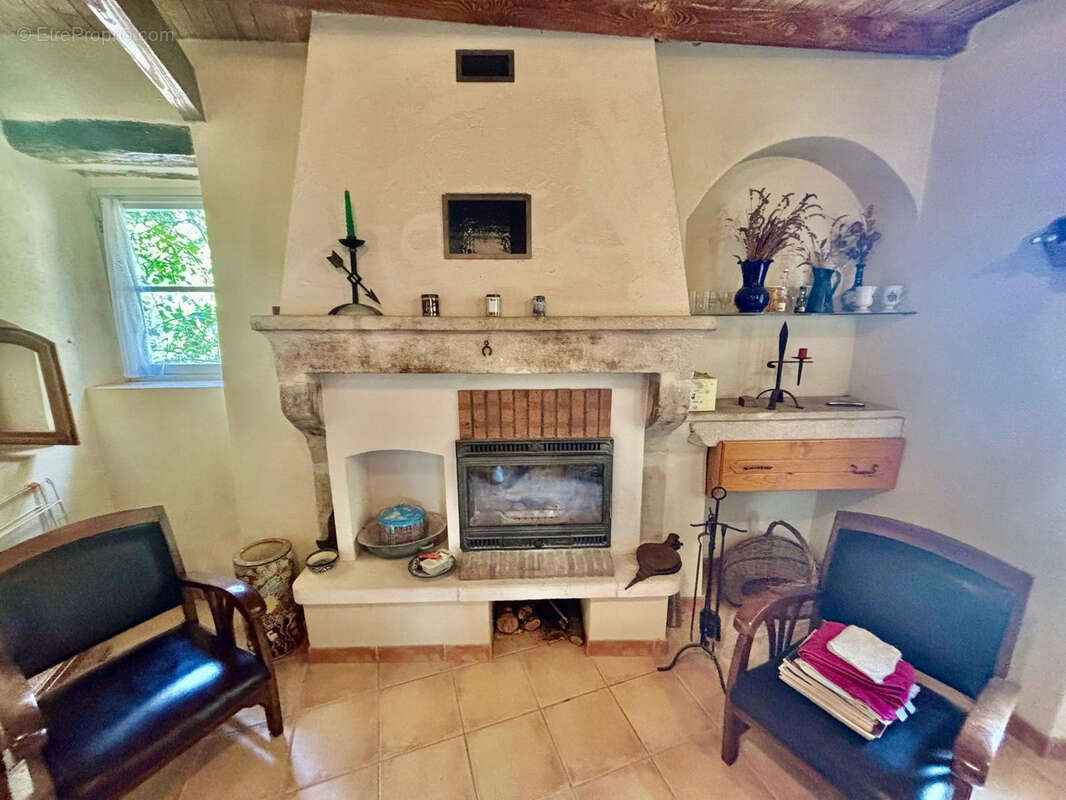 Grignan   Au cœur du centre historique, charmante maison de village avec cave - photo 10