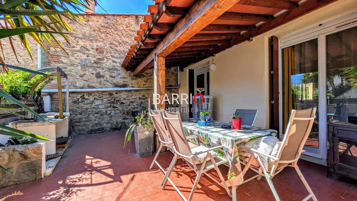 Maison à VILLELONGUE-DELS-MONTS