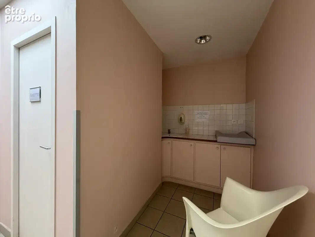 Local Professionnel - Idéal Prof. médicale - 150 m2 Plein Pied - ORLEANS - photo 10