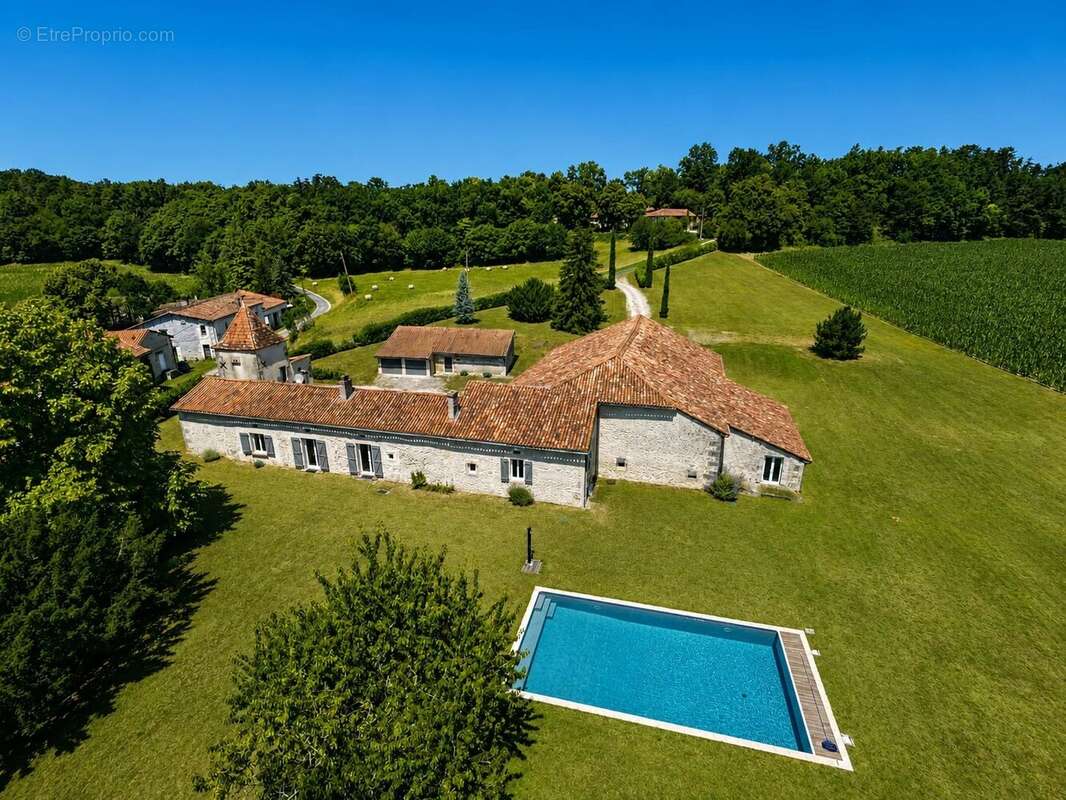 Charmante Propriété en Pierre avec Grange et Piscine ! - photo 14