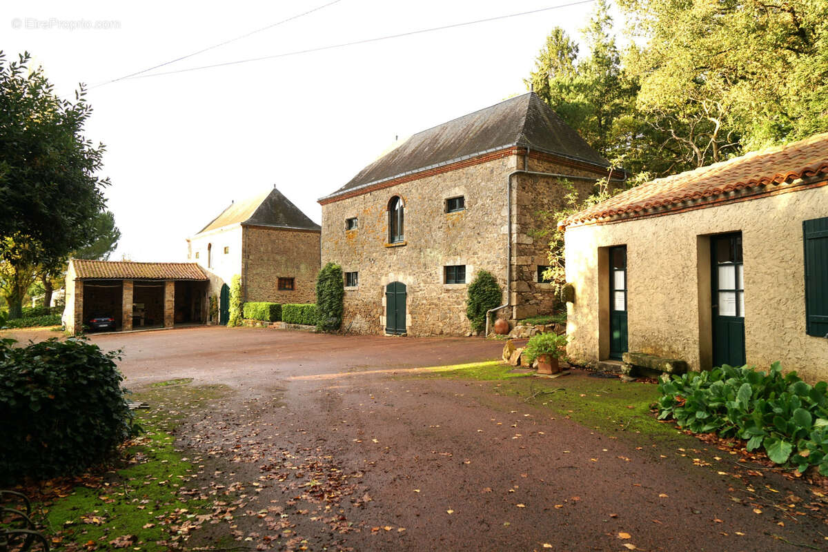Maison à POUZAUGES