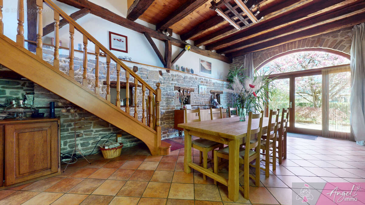 Maison en pierre de caractère 245 m2 5 chambres beaux volumes DPE C - photo 6