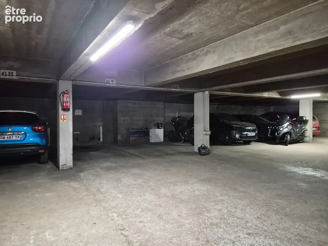 Parking à PARIS-12E