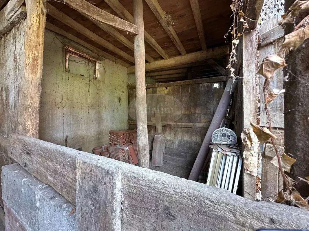 Maison à MONLEON-MAGNOAC