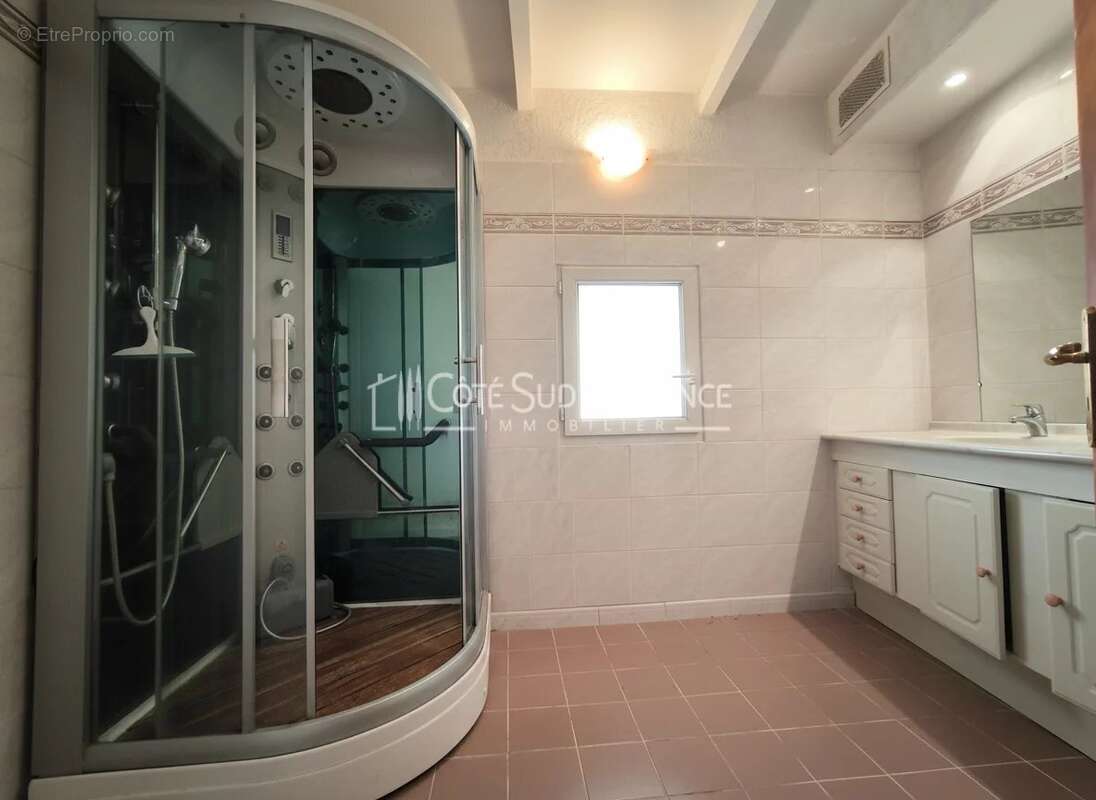 Appartement à VILLES-SUR-AUZON