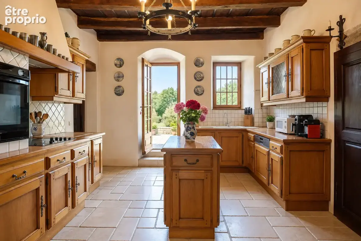 Château à Chilly - 215 m² habitables et dépendances sur 5 126 m² - photo 7