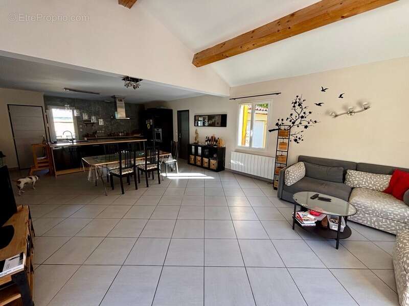 Maison à LE REVEST-LES-EAUX