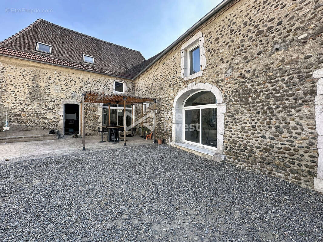 Maison 297 m² à Orthez  - photo 5