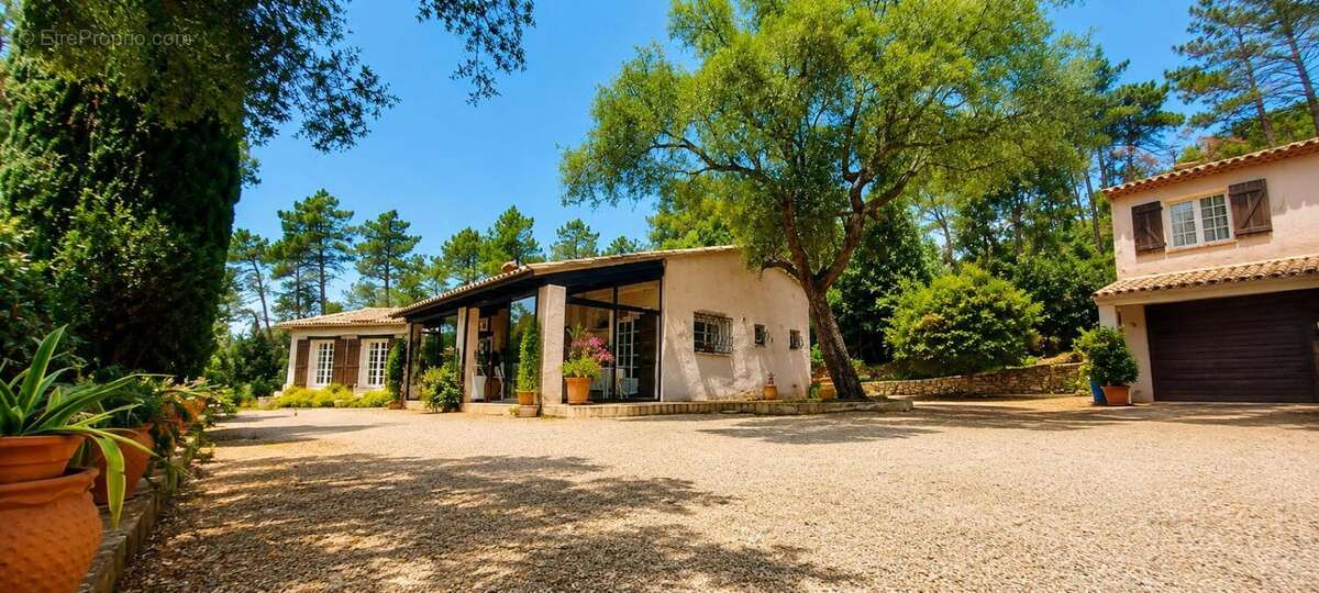 Maison à LE MUY
