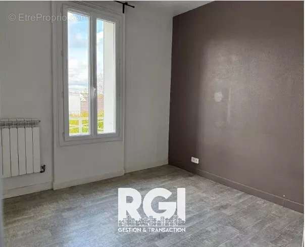 Maison à LE MESNIL-SAINT-DENIS