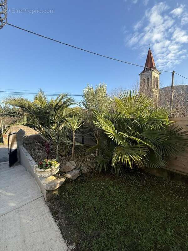 Maison à SAINT-LAURENT-DU-PAPE