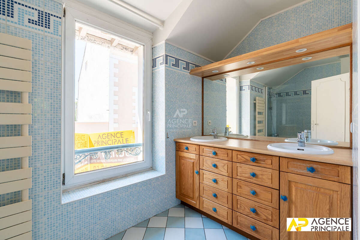 Maison Le Mesnil Le Roi 8 pièce(s) 145 m2 - photo 9