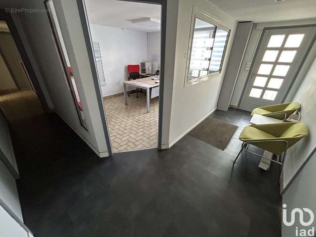 Photo 3 - Commerce à SAINT-LIN